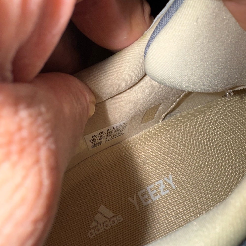 Yezzy 700 - Picture 7 of 12